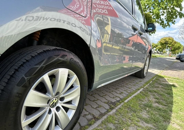 Volkswagen Sharan cena 41600 przebieg: 278000, rok produkcji 2013 z Śrem małe 277